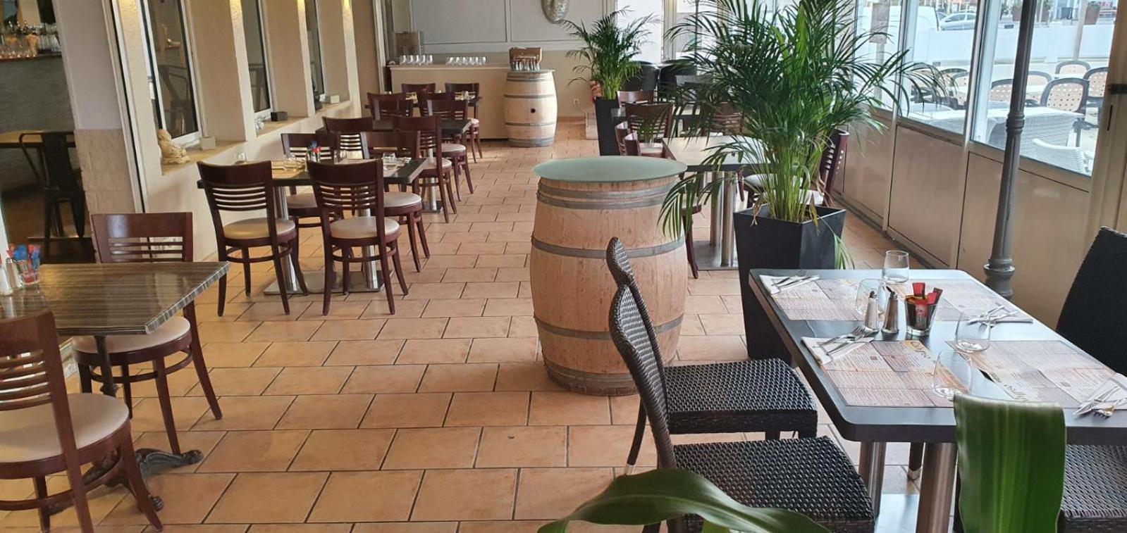 Hotel Restaurant Calypso, à 10 m de la plage Fos-sur-Mer Exterior foto