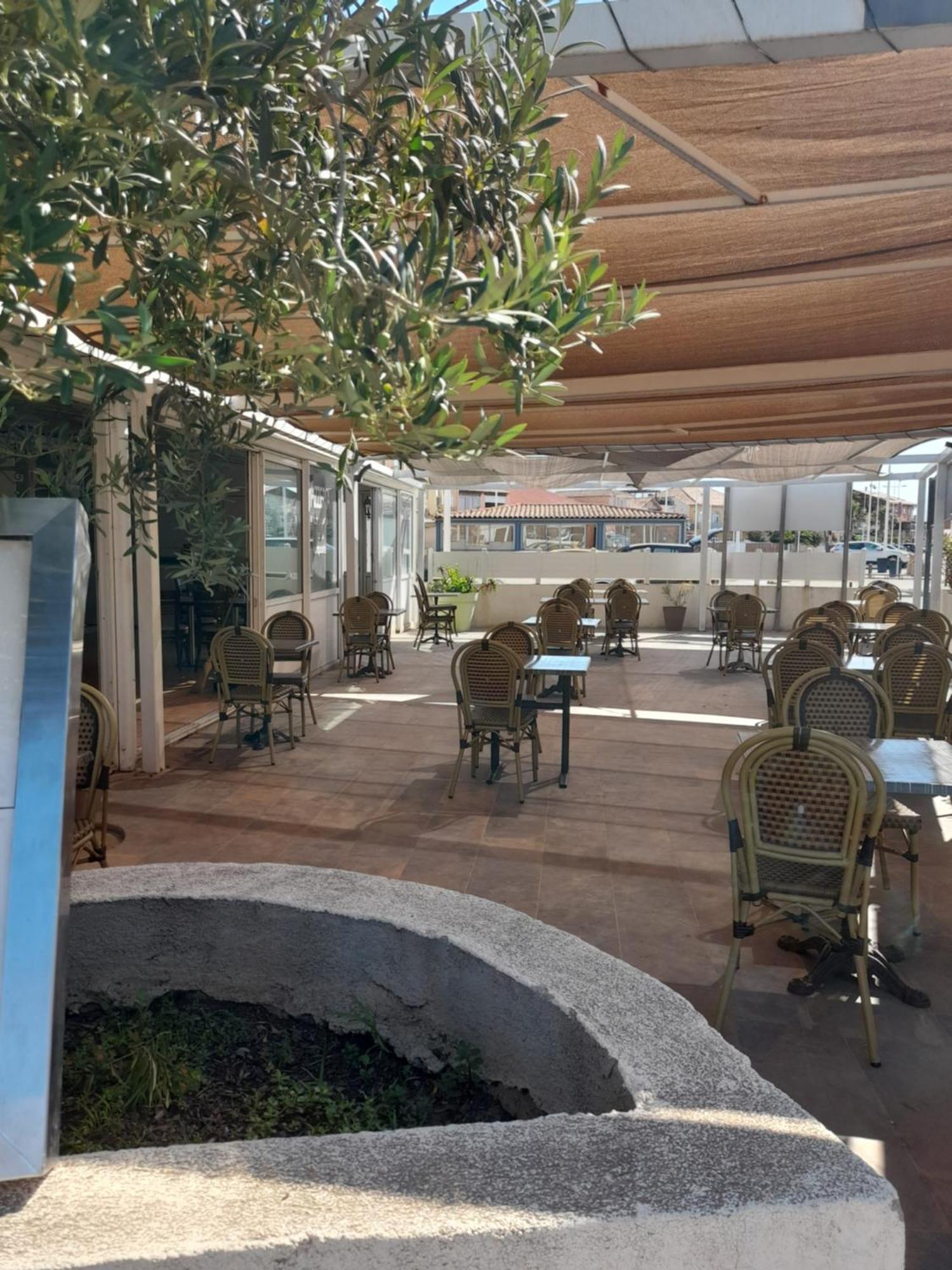 Hotel Restaurant Calypso, à 10 m de la plage Fos-sur-Mer Exterior foto