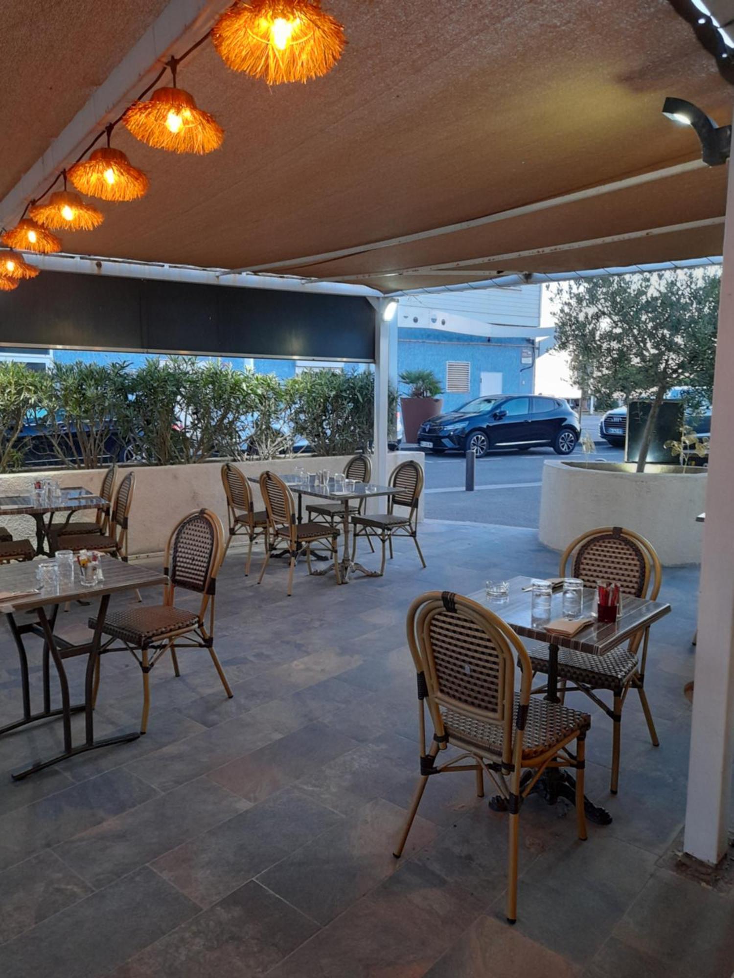 Hotel Restaurant Calypso, à 10 m de la plage Fos-sur-Mer Exterior foto