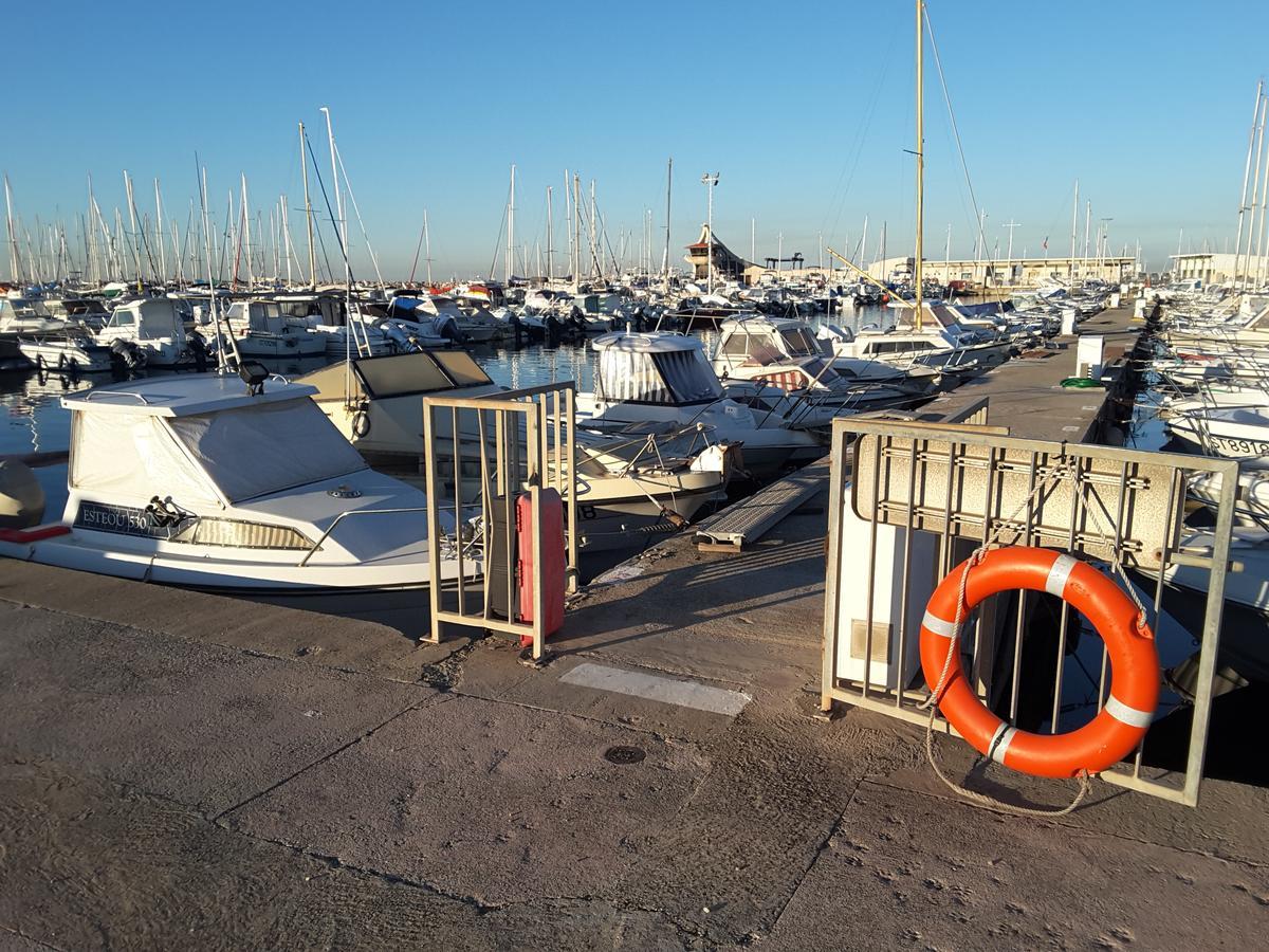 Hotel Restaurant Calypso, à 10 m de la plage Fos-sur-Mer Exterior foto
